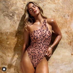 Cupshe Love Struck Asymmetrical One Piece M